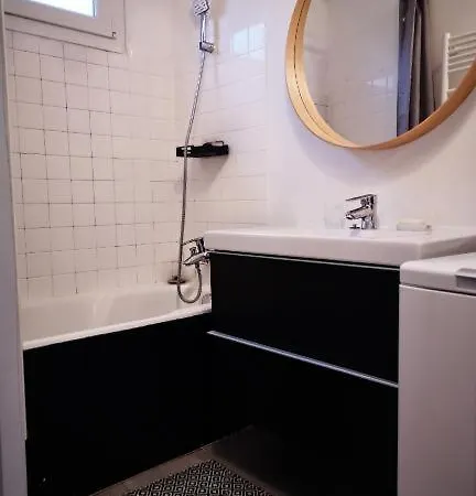 Proche Centre Avec Parking Gratuit Apartment *